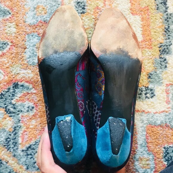 STUART WEITZMAN FOR MR. SEYMOUR Vintage Blue Silk Tie Print Suede Heels 8 AAA - Picture 7 of 14
